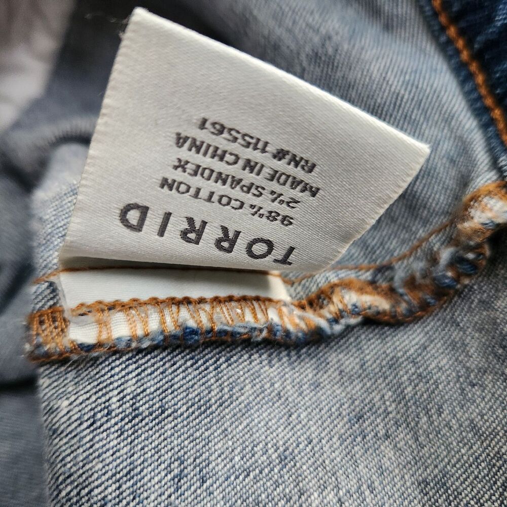 Torrid Women's Denim Jacket Plus Size 2 Medium Wash Stretch Long Sleeve Trucker - Picture 12 of 12